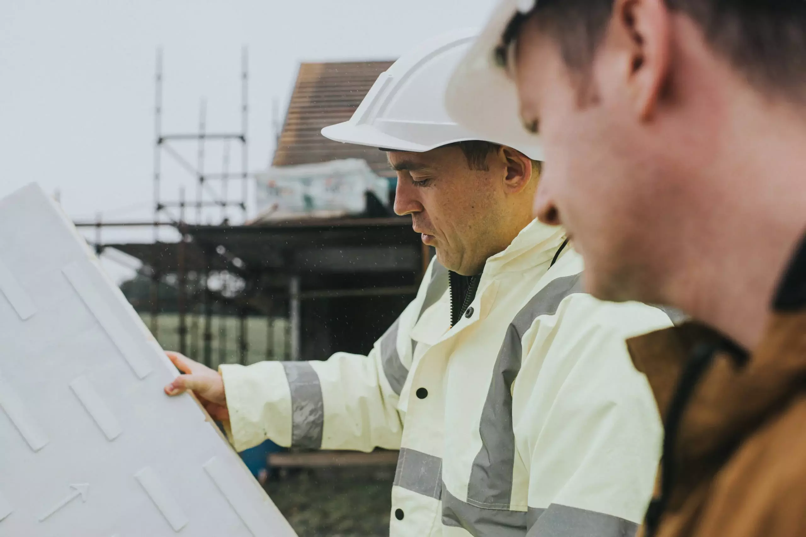 Francis Reilly, Technical Specification Manager discussing benefits of Cavitytherm during a toolbox talk